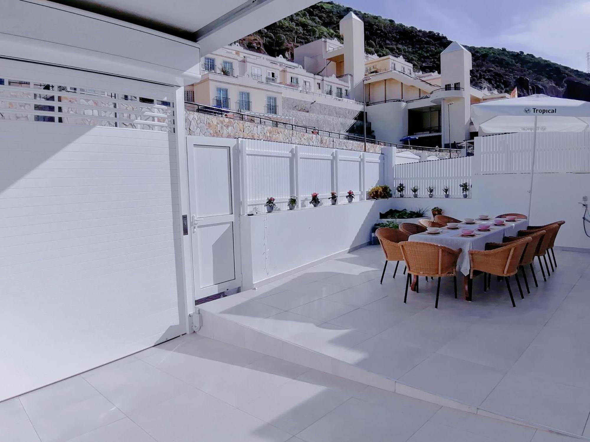 Big Villa Puerto Rico Streetfront With Private Saltwater Jacuzzi Pool, Bbq, Kitchen & 3 Terraces Near Shopping Center Пуерто Рико Екстериор снимка
