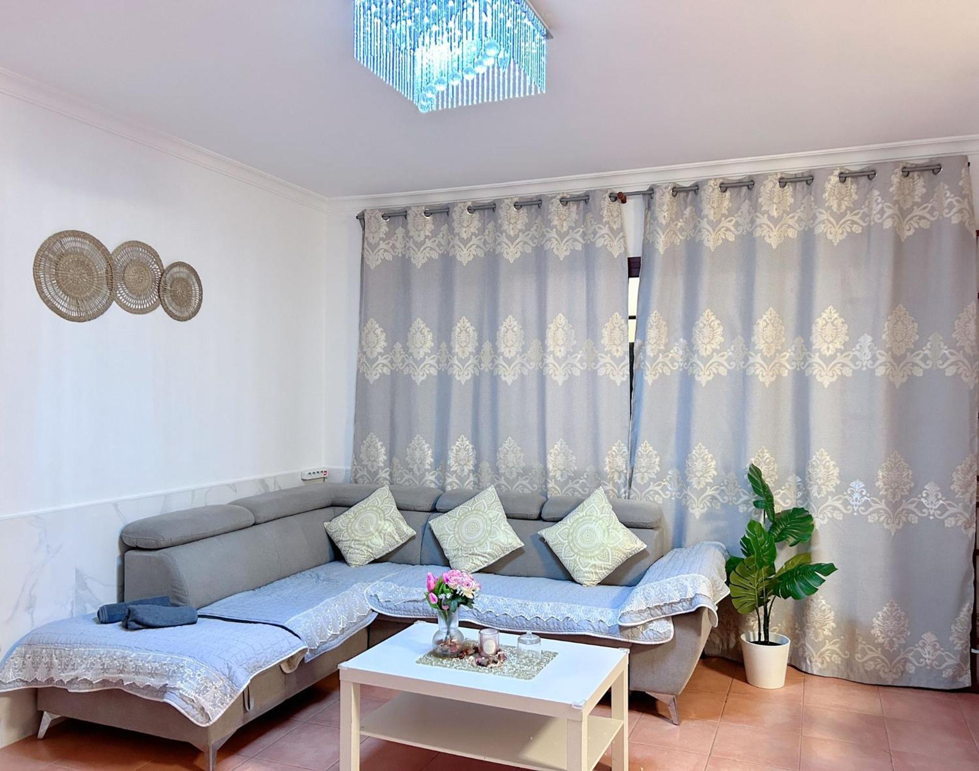 Big Villa Puerto Rico Streetfront With Private Saltwater Jacuzzi Pool, Bbq, Kitchen & 3 Terraces Near Shopping Center Пуерто Рико Екстериор снимка